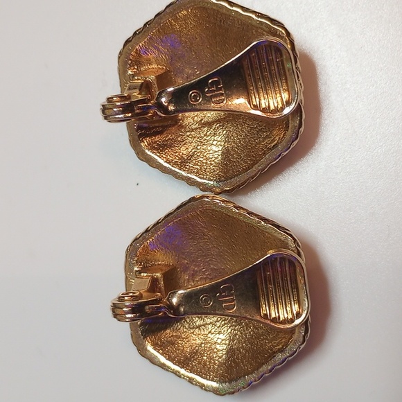 Vintage Clip On Earrings/Great Colors for Christmas/ Marked GJD - Picture 3 of 3